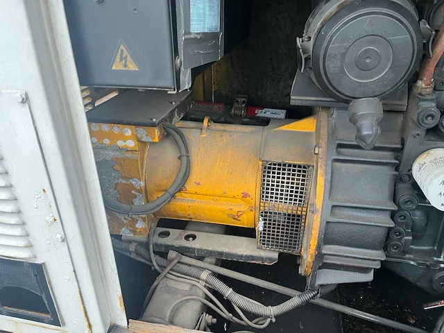 1997 sdmo ds15 nm sdmo generatorset ds15 nm – 15 kva – diesel – trailer gemonteerd - afbeelding 10 van  12