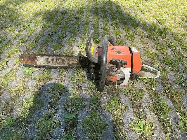 1997 stihl kettingzaag - afbeelding 1 van  5
