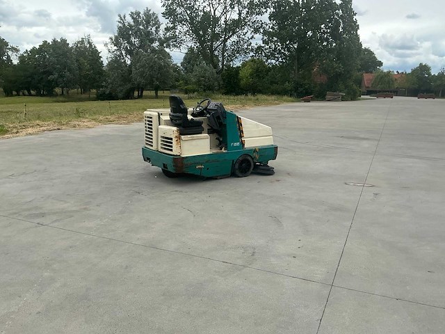1997 tennant 355 zelfrijdende veegmachine - afbeelding 2 van  35