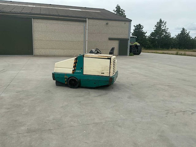 1997 tennant 355 zelfrijdende veegmachine - afbeelding 14 van  35