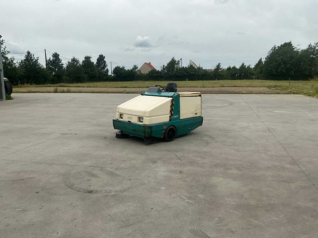 1997 tennant 355 zelfrijdende veegmachine - afbeelding 17 van  35