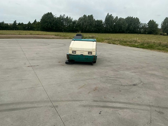1997 tennant 355 zelfrijdende veegmachine - afbeelding 20 van  35