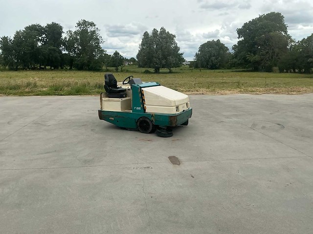 1997 tennant 355 zelfrijdende veegmachine - afbeelding 23 van  35