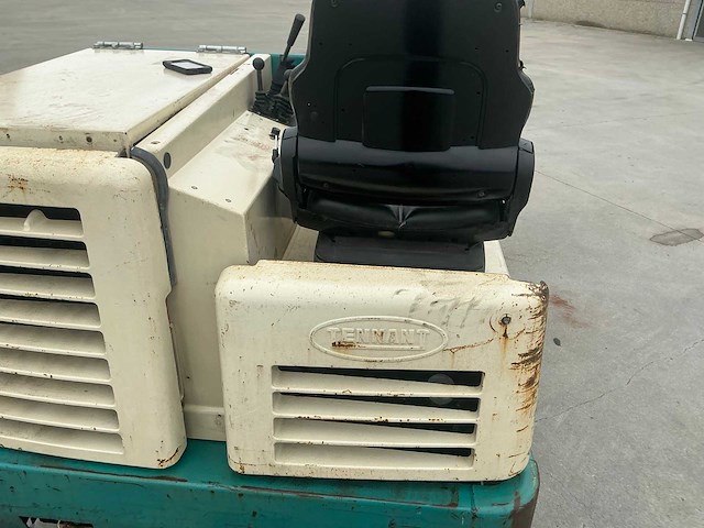 1997 tennant 355 zelfrijdende veegmachine - afbeelding 28 van  35
