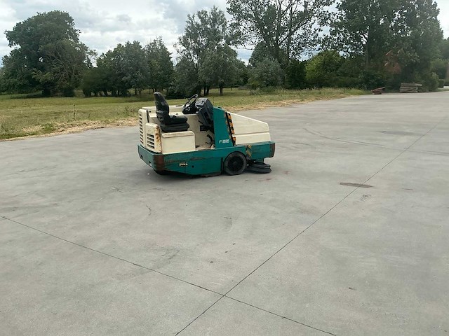 1997 tennant 355 zelfrijdende veegmachine - afbeelding 35 van  35