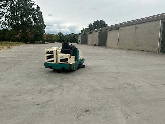 1997 tennant 355 zelfrijdende veegmachine - afbeelding 4 van  59