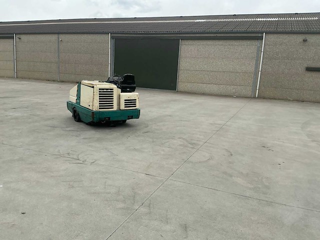 1997 tennant 355 zelfrijdende veegmachine - afbeelding 9 van  59