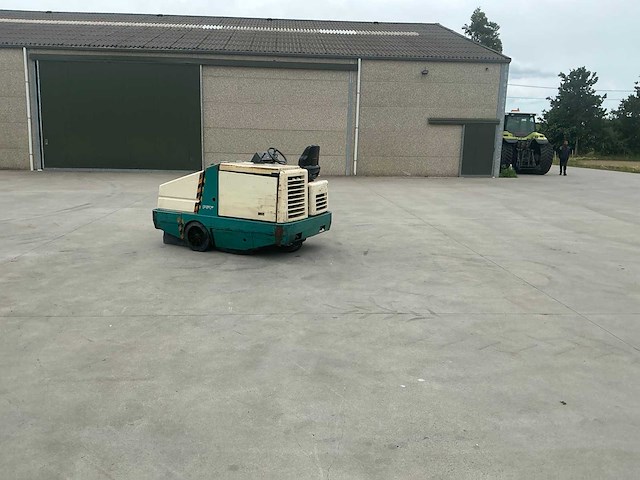 1997 tennant 355 zelfrijdende veegmachine - afbeelding 11 van  59
