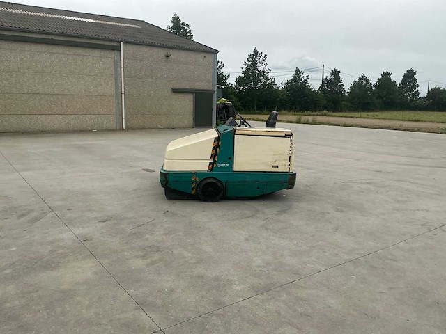 1997 tennant 355 zelfrijdende veegmachine - afbeelding 16 van  59