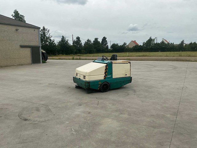 1997 tennant 355 zelfrijdende veegmachine - afbeelding 18 van  59