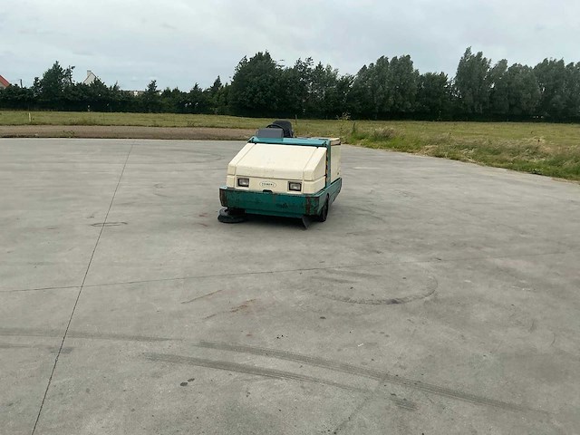 1997 tennant 355 zelfrijdende veegmachine - afbeelding 22 van  59