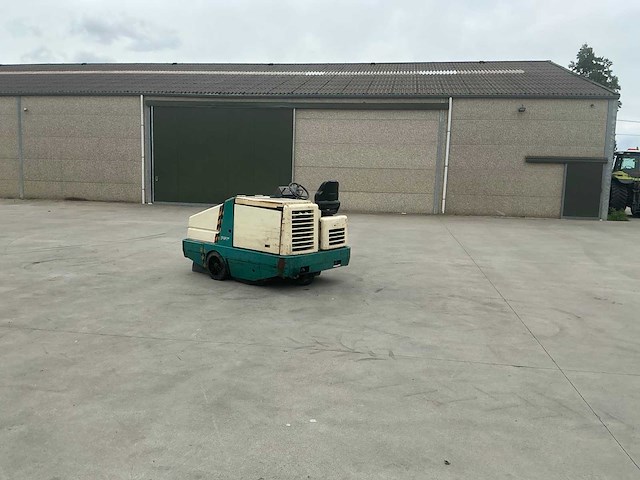 1997 tennant 355 zelfrijdende veegmachine - afbeelding 12 van  59