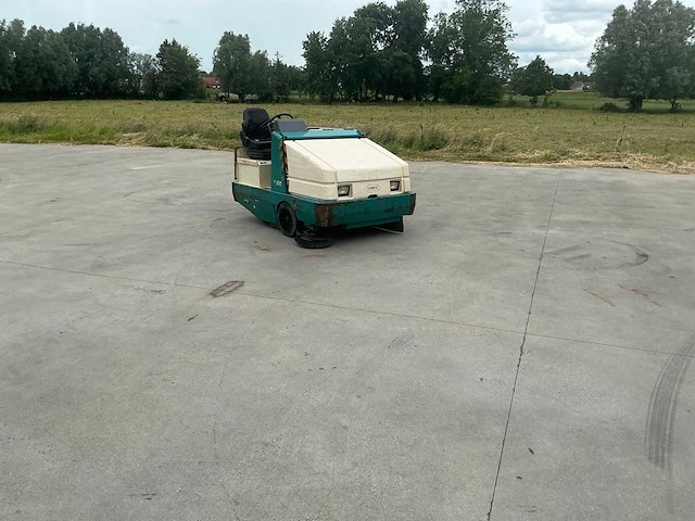 1997 tennant 355 zelfrijdende veegmachine - afbeelding 28 van  59