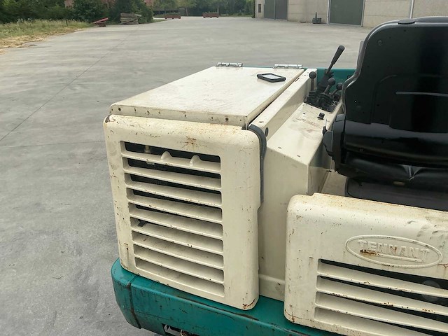 1997 tennant 355 zelfrijdende veegmachine - afbeelding 42 van  59