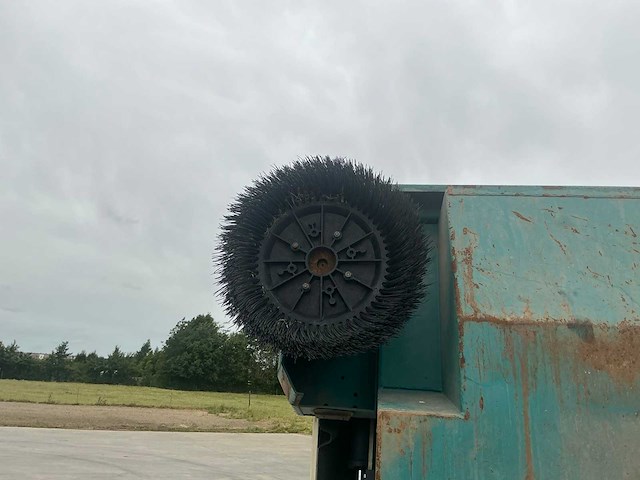 1997 tennant 355 zelfrijdende veegmachine - afbeelding 47 van  59