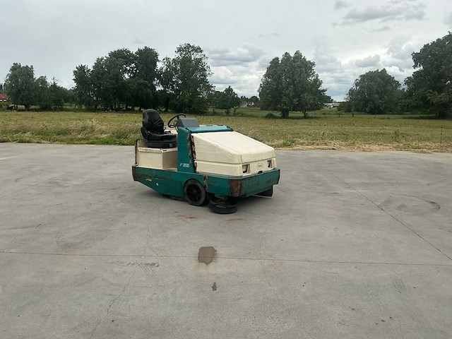 1997 tennant 355 zelfrijdende veegmachine - afbeelding 1 van  59