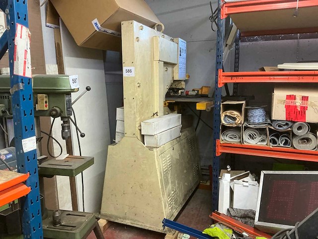 1998 geka puma 55/e-500 hydraulische ponsmachine - afbeelding 1 van  6