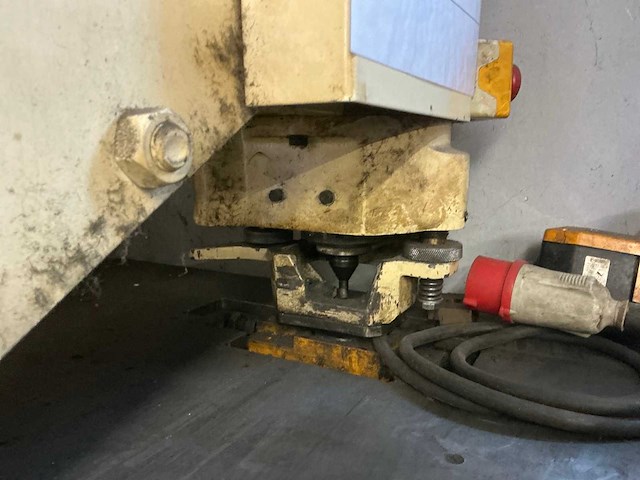 1998 geka puma 55/e-500 hydraulische ponsmachine - afbeelding 3 van  6