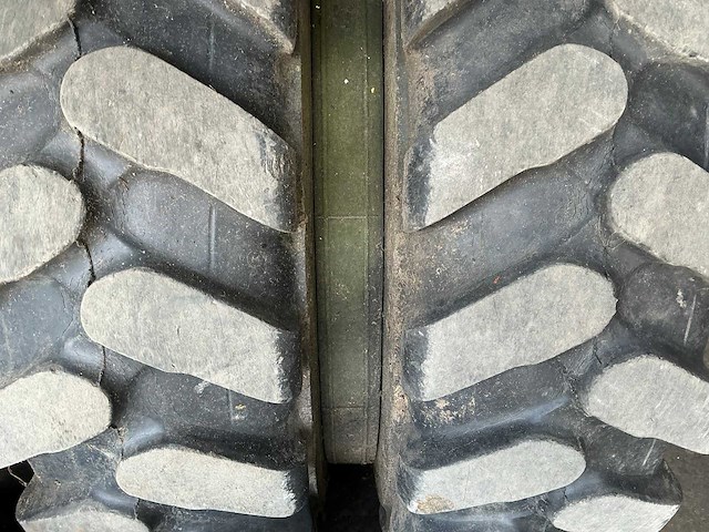 1998 hyundai robex-130w banden graafmachine - afbeelding 4 van  45