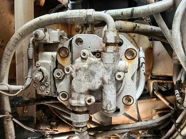 1998 hyundai robex-130w banden graafmachine - afbeelding 44 van  45
