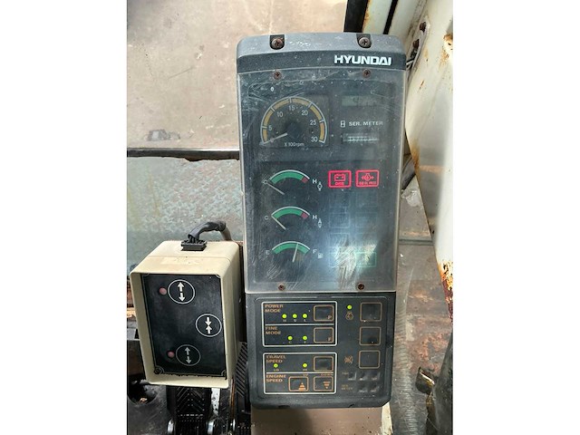 1998 hyundai robex-130w banden graafmachine - afbeelding 7 van  45