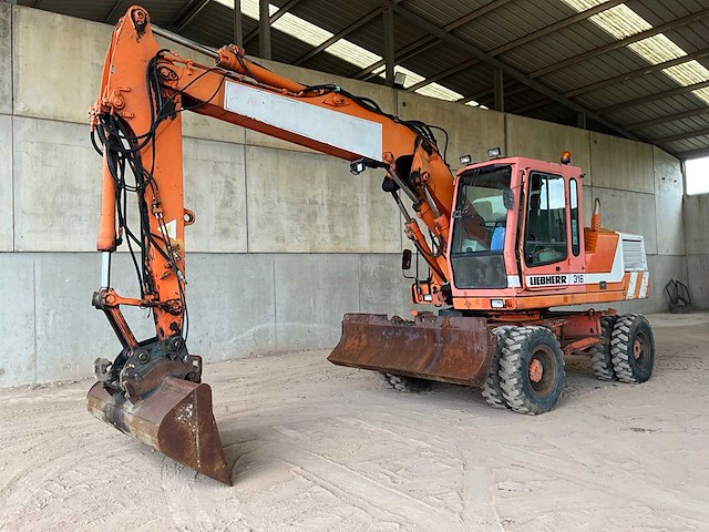 1998 liebherr 316 banden graafmachine - afbeelding 1 van  25