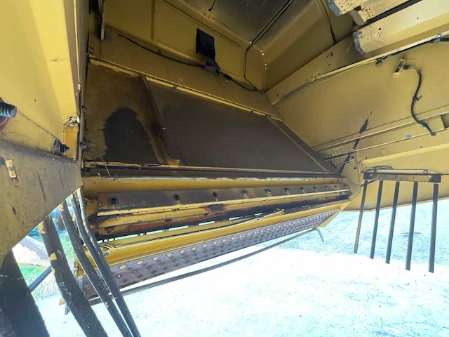1998 new holland tx68 plus combine - afbeelding 32 van  58
