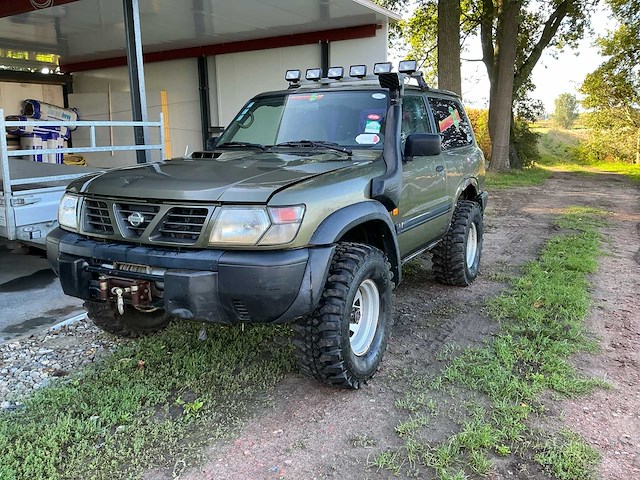 1998 nissan patrol gr personenauto lichte vracht - afbeelding 1 van  30