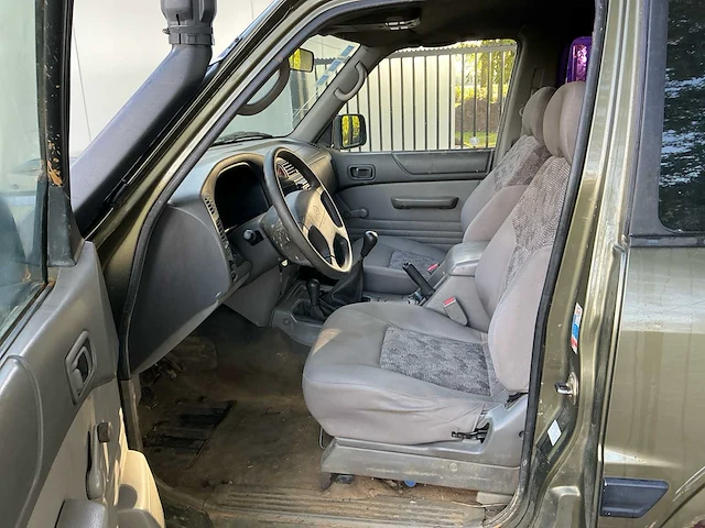 1998 nissan patrol gr personenauto lichte vracht - afbeelding 18 van  41