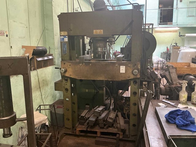 1998 omcn 164 hydraulische pers - afbeelding 1 van  8