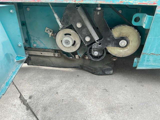 1998 tennant 64000 zelfrijdende veegmachine - afbeelding 2 van  73