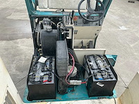 1998 tennant 64000 zelfrijdende veegmachine - afbeelding 69 van  73