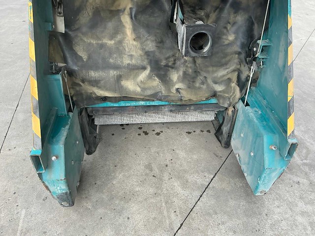1998 tennant 64000 zelfrijdende veegmachine - afbeelding 9 van  73