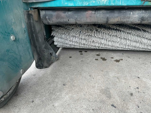 1998 tennant 64000 zelfrijdende veegmachine - afbeelding 13 van  73