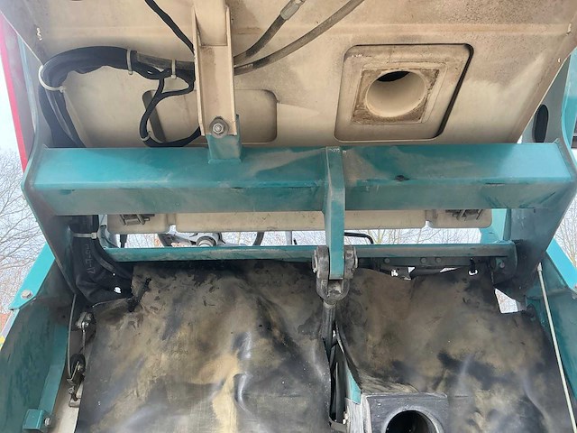 1998 tennant 64000 zelfrijdende veegmachine - afbeelding 16 van  73