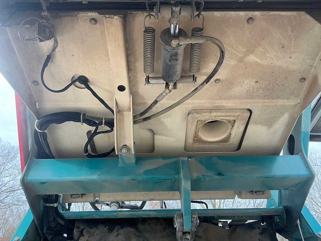 1998 tennant 64000 zelfrijdende veegmachine - afbeelding 68 van  73