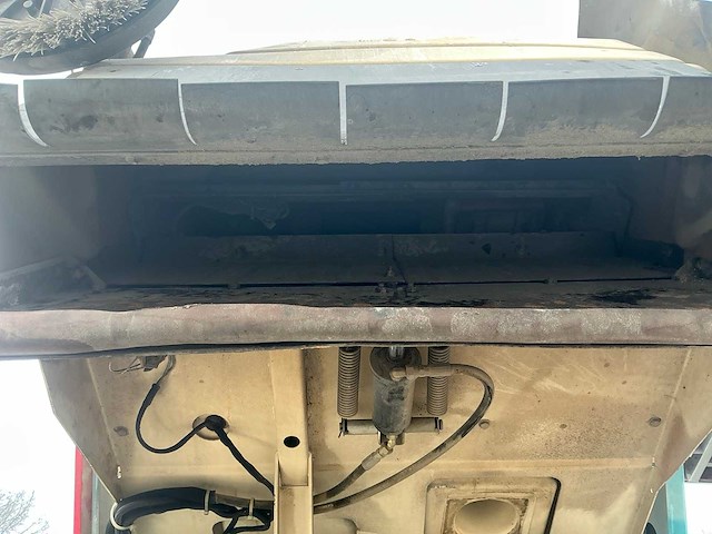 1998 tennant 64000 zelfrijdende veegmachine - afbeelding 58 van  73