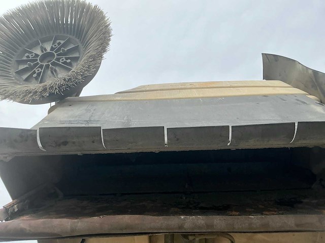 1998 tennant 64000 zelfrijdende veegmachine - afbeelding 18 van  73