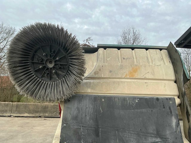 1998 tennant 64000 zelfrijdende veegmachine - afbeelding 59 van  73