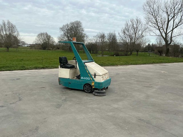 1998 tennant 64000 zelfrijdende veegmachine - afbeelding 22 van  73