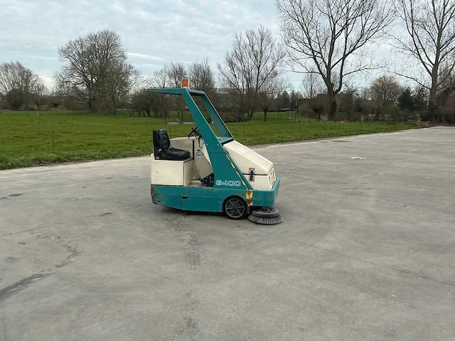 1998 tennant 64000 zelfrijdende veegmachine - afbeelding 23 van  73