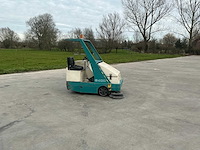 1998 tennant 64000 zelfrijdende veegmachine - afbeelding 23 van  73