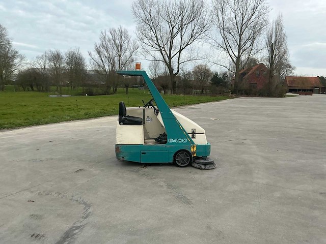 1998 tennant 64000 zelfrijdende veegmachine - afbeelding 24 van  73