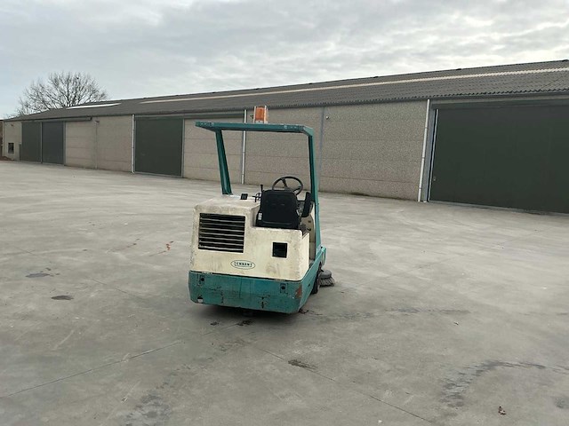 1998 tennant 64000 zelfrijdende veegmachine - afbeelding 61 van  73