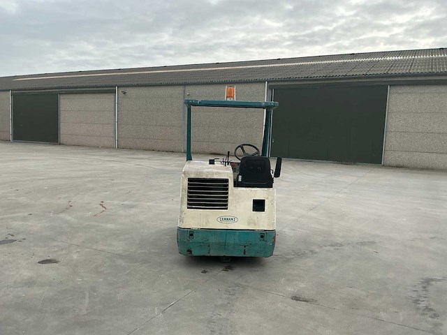 1998 tennant 64000 zelfrijdende veegmachine - afbeelding 29 van  73