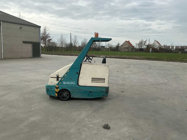 1998 tennant 64000 zelfrijdende veegmachine - afbeelding 63 van  73