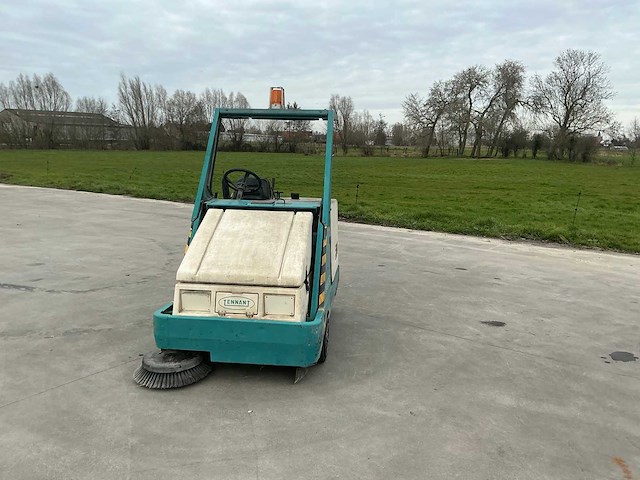 1998 tennant 64000 zelfrijdende veegmachine - afbeelding 35 van  73