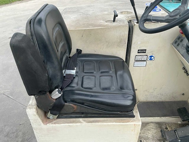 1998 tennant 64000 zelfrijdende veegmachine - afbeelding 40 van  73