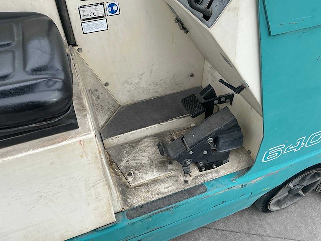 1998 tennant 64000 zelfrijdende veegmachine - afbeelding 41 van  73