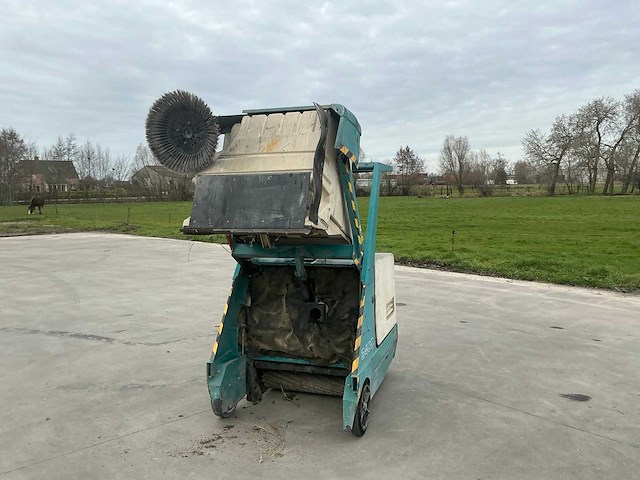 1998 tennant 64000 zelfrijdende veegmachine - afbeelding 52 van  73